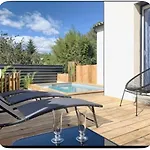 Le Mazet Vakantiehuis Laval-Pradel